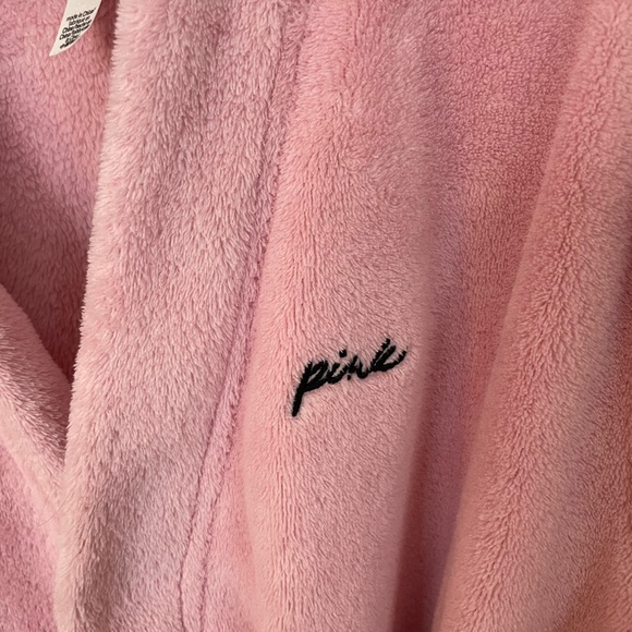 Great for Winter PINK fleece robe! - Picture 3 of 4